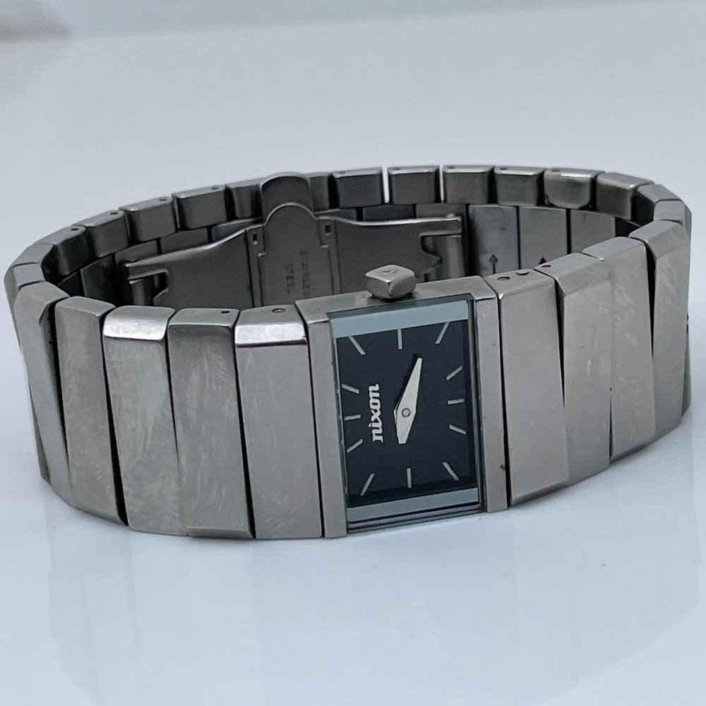 Nixon Wristwatch SEDUCTRESS  THE SIREN Silver Tone - Picture 3 of 13